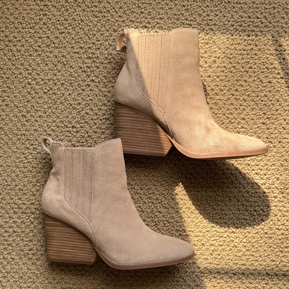 Toms Women’s Tan Suede Block Heel Ankle Boots size 9